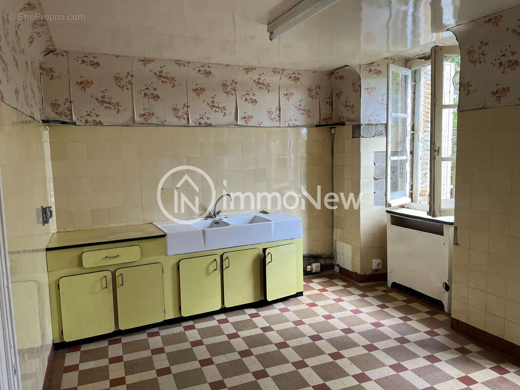 Maison de bourg 89 m2 a renover avec hangar de 100 m2 - photo 2