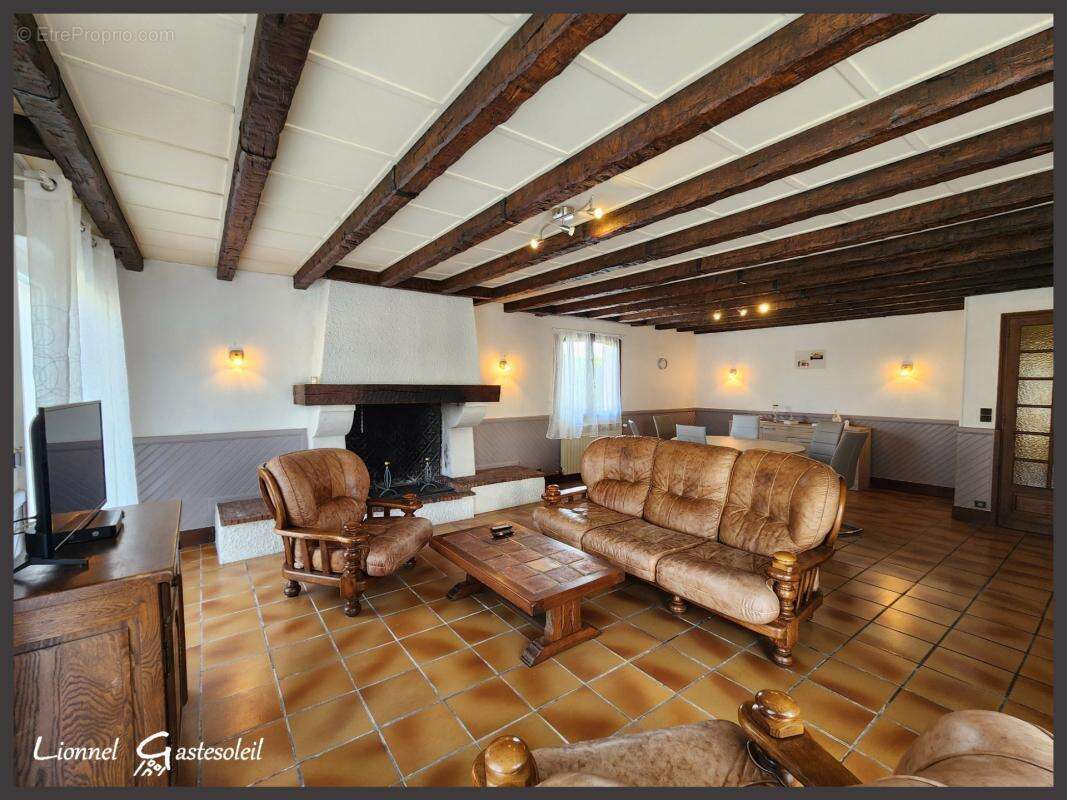Maison à vendre de plain pied 3 chambres double garage et piscine sur la commune de  PINEUILH (33) - photo 6