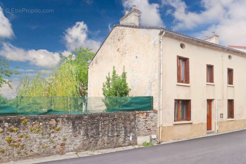 Maison Individuelle de  Centre Bourg - 5 pièces  - 4 chambres - Terrain de 505 m² - MAGNAC LAVAL   (87) - photo 20
