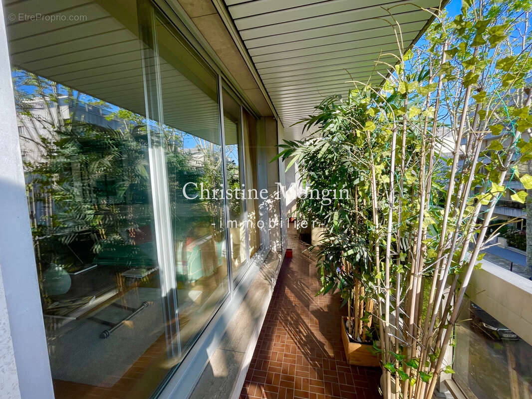 Appartement à NEUILLY-SUR-SEINE