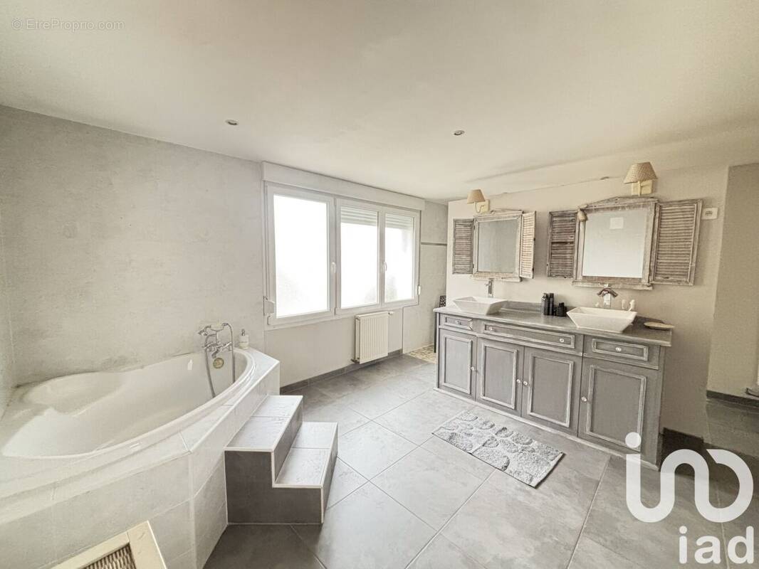 Photo 1 - Maison à ILLOUD