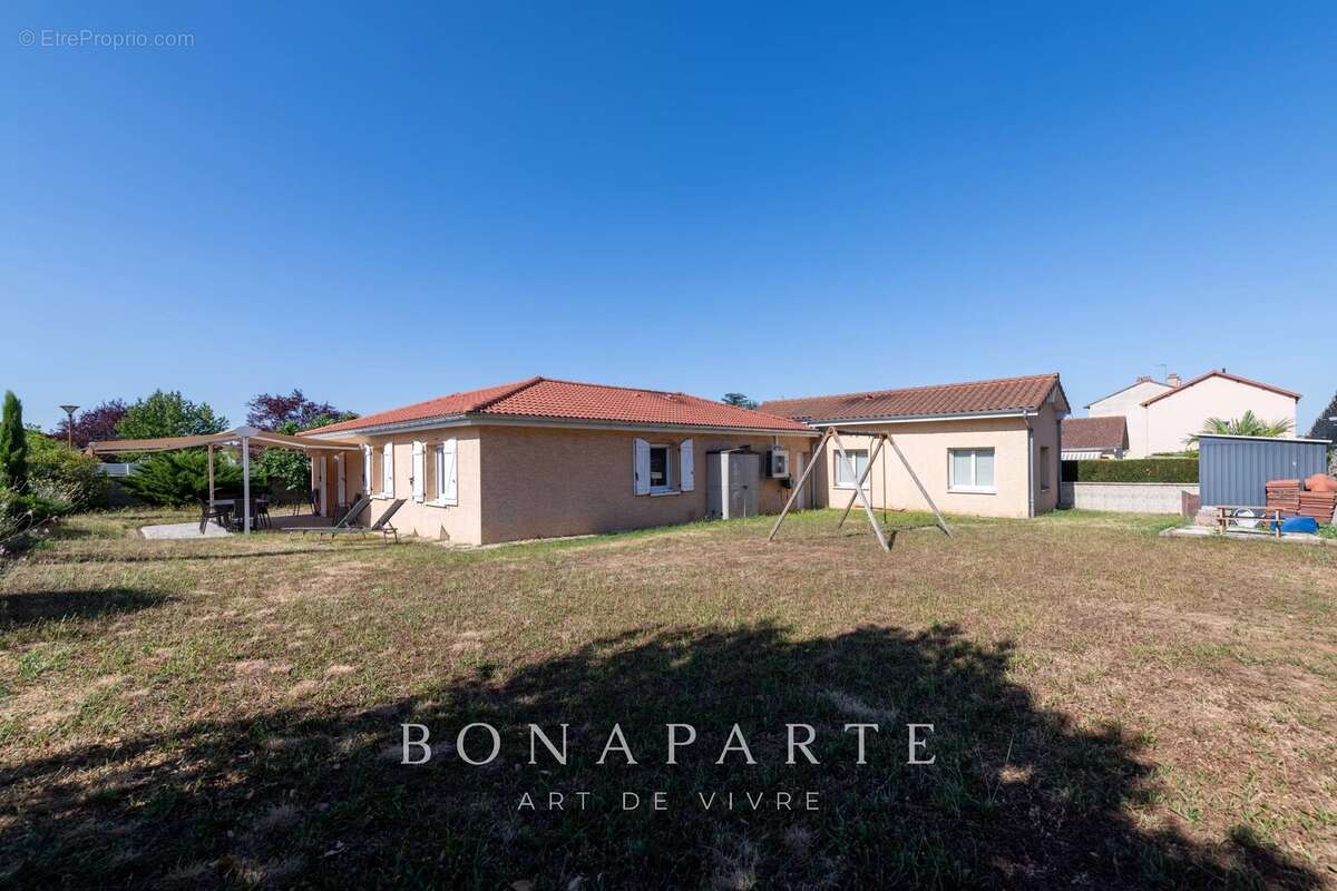 Maison à POUILLY-SOUS-CHARLIEU