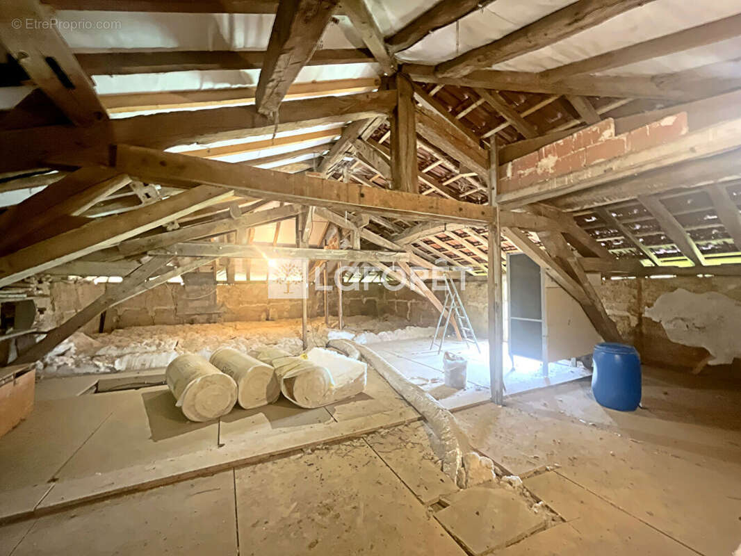 Maison à DOMMARTIN-LES-CUISEAUX