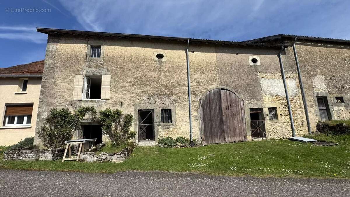 Maison à SOULAUCOURT-SUR-MOUZON