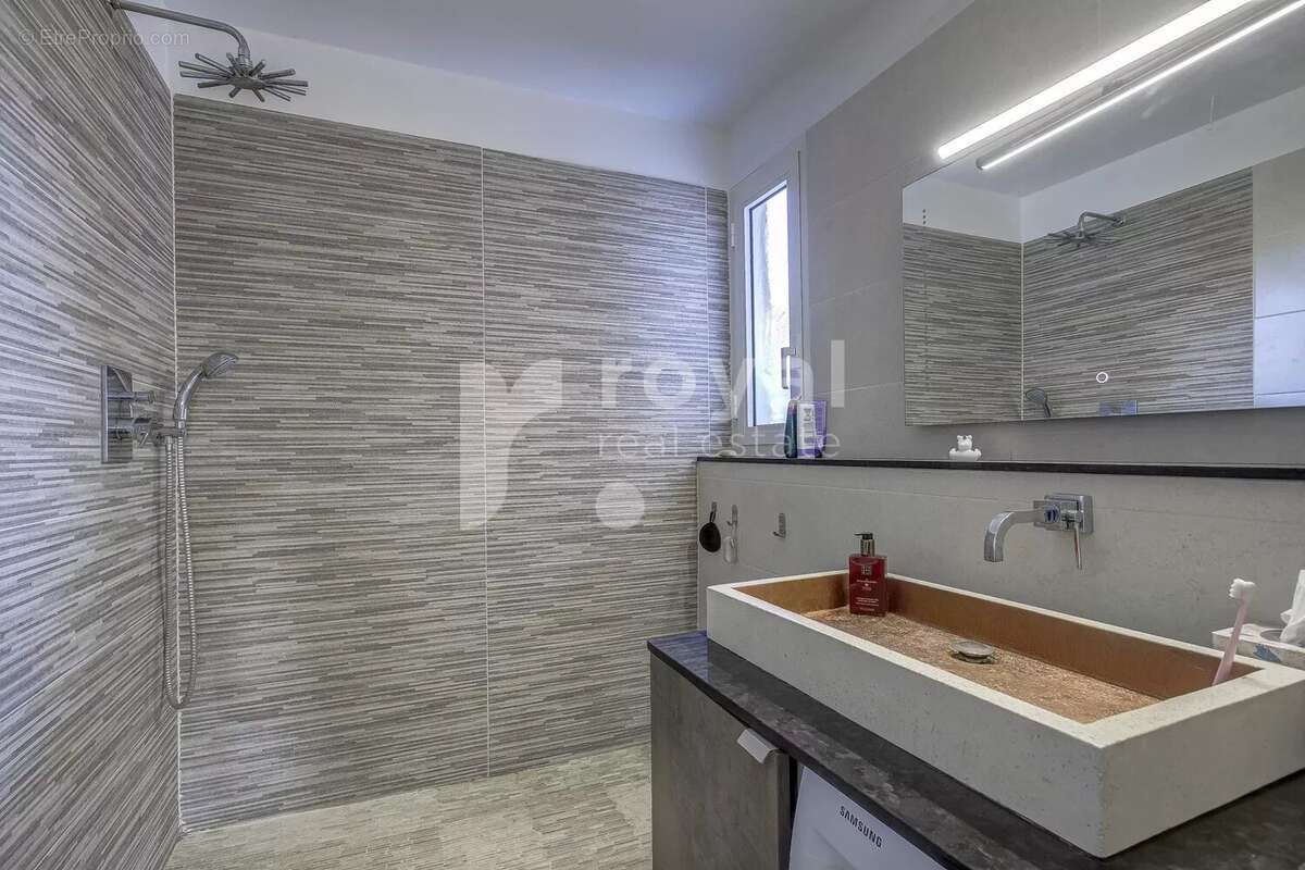 Appartement à VALBONNE