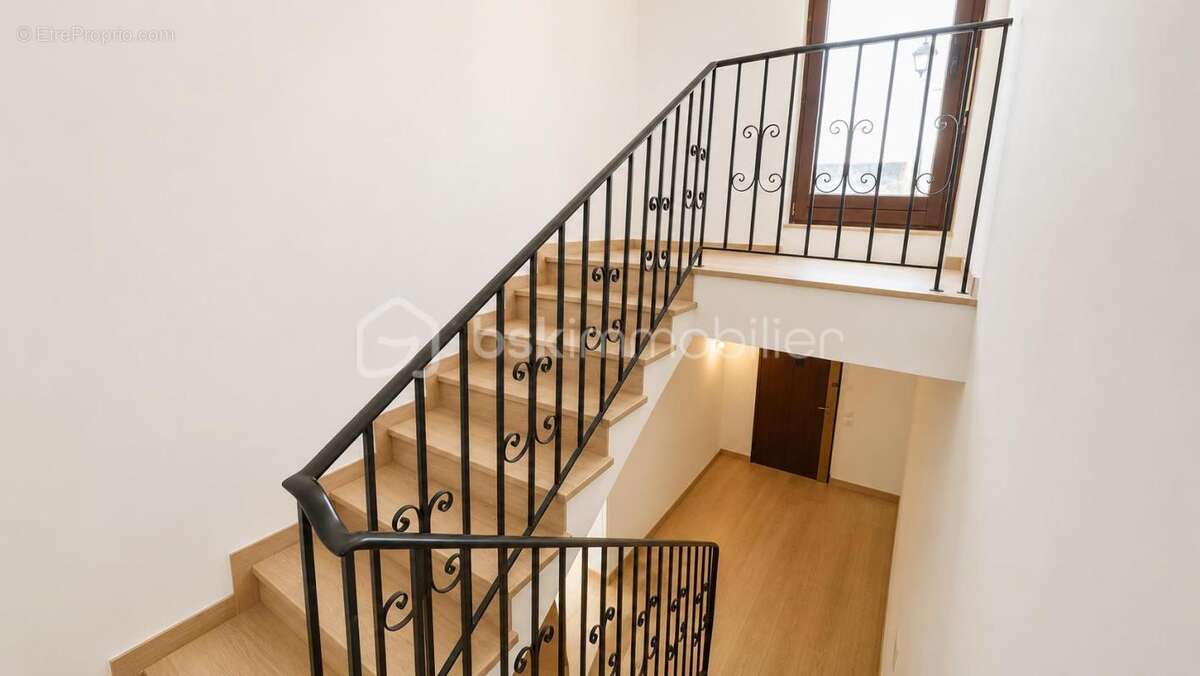Maison familiale rénovée – 4 chambres – Terrain 4 000 m² – Vence la Sine - photo 19