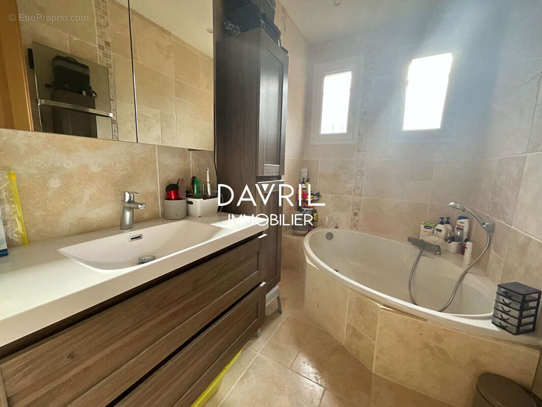 Maison à JOUY-LE-MOUTIER