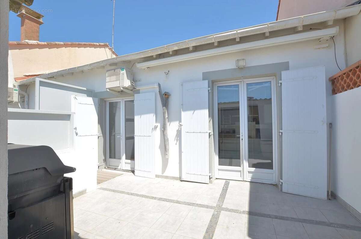 Appartement t2 rive droite 1er etage - photo 2