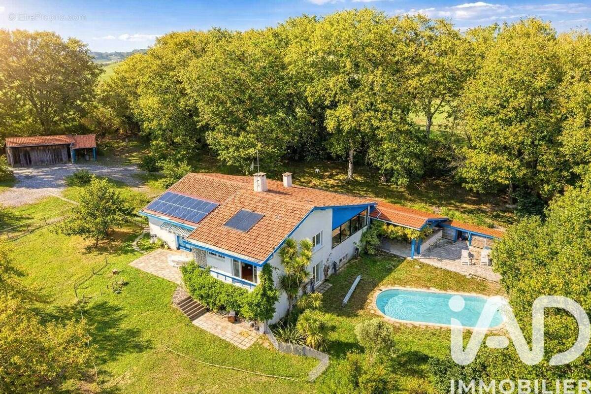 Photo 1 - Maison à URCUIT
