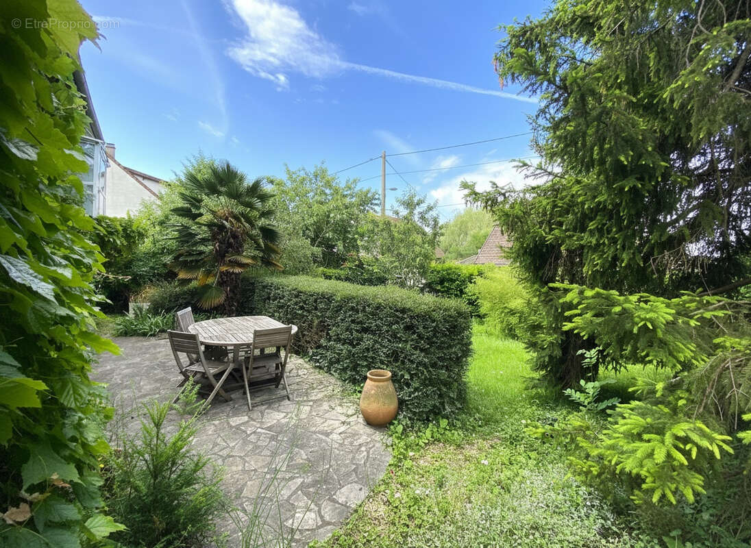 Maison à CHENNEVIERES-SUR-MARNE