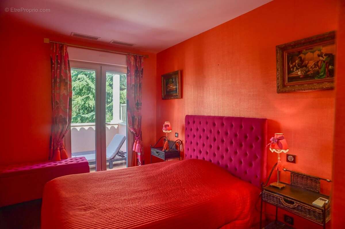 SOUS OFFRE -Croix-des-Gardes - Superbe 2P, terrasse 27m², Vue mer, Parking, Piscine - photo 8