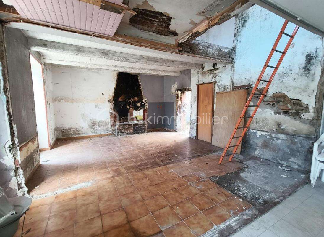 Maison a renover avec grand garage et exterieur - photo 20