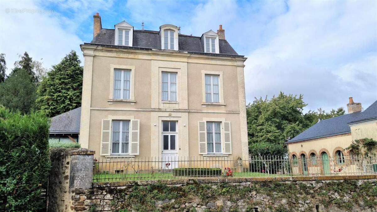 Maison à ASNIERES-SUR-VEGRE