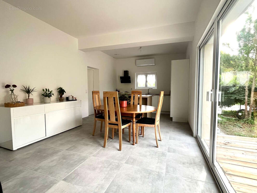 Maison à PAREMPUYRE