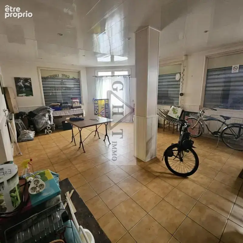 Local commercial 214 m² proche RER - photo 6