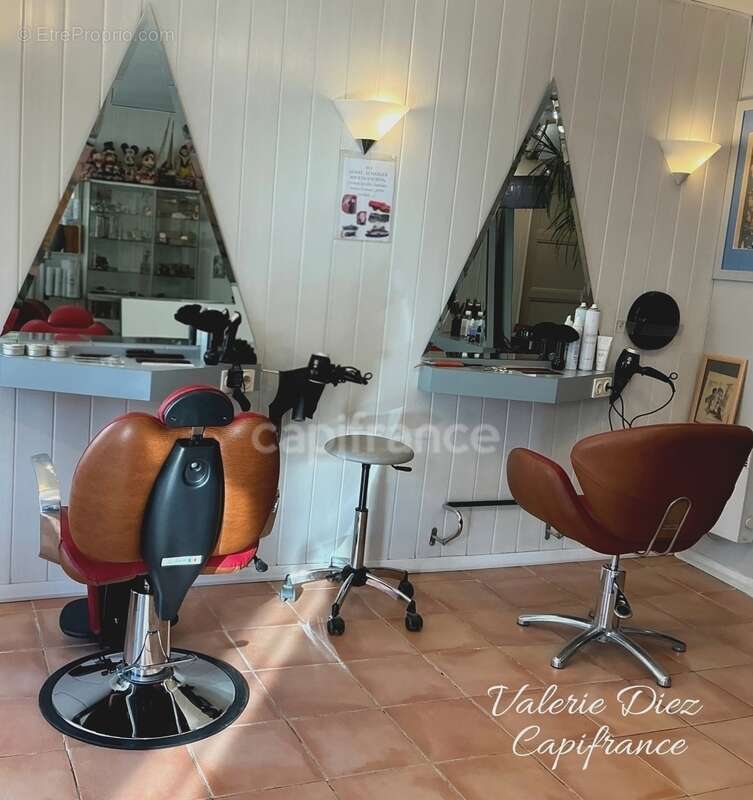 Bien rare -Local commercial 31 m² + grand extérieur privé - photo 3