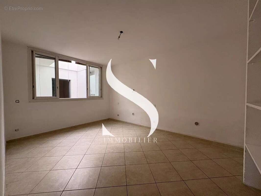 Appartement à VALLAURIS