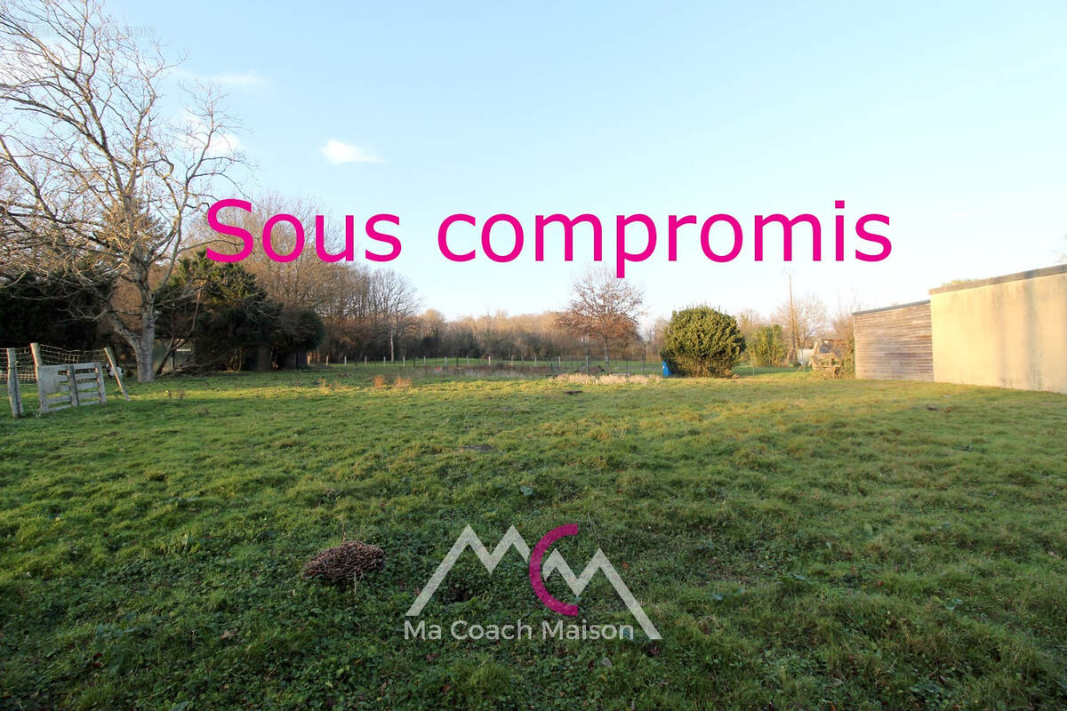 Terrain à SAINTE-ANNE-SUR-BRIVET