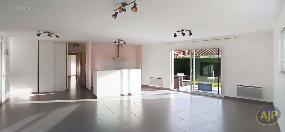 Maison à ARES