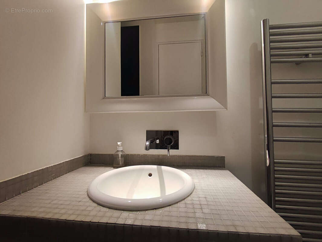 Appartement à PARIS-1E