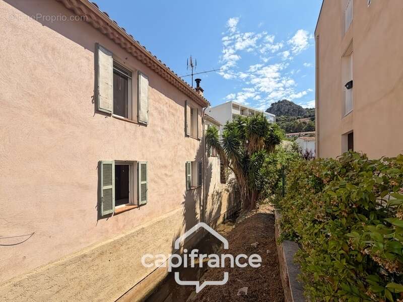Maison à HYERES