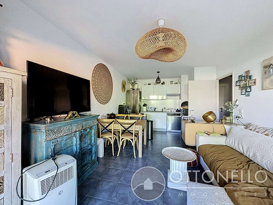Appartement à ROQUEBRUNE-SUR-ARGENS