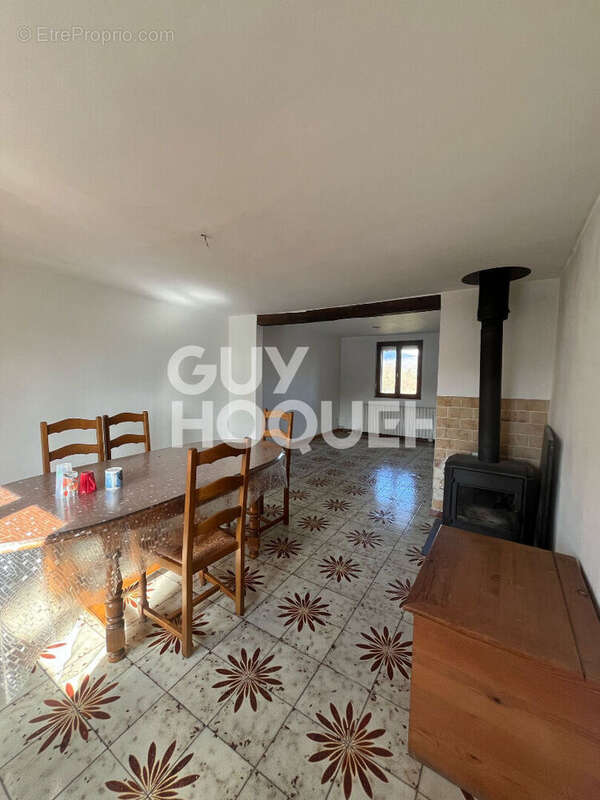 Maison à LACHAPELLE-SOUS-ROUGEMONT