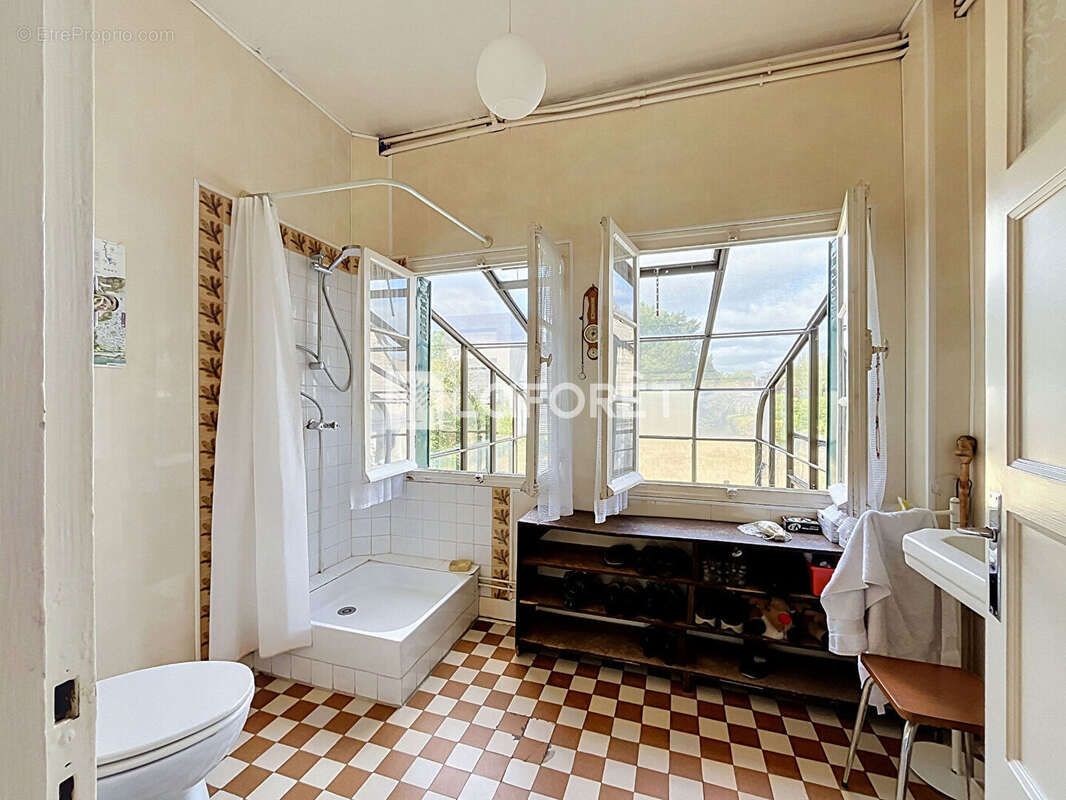 Chatou limite Le Vésinet -  Maison familiale 5 chambres avec jardin, sous-sol total et proche gare Vésinet-Le Pecq - photo 6