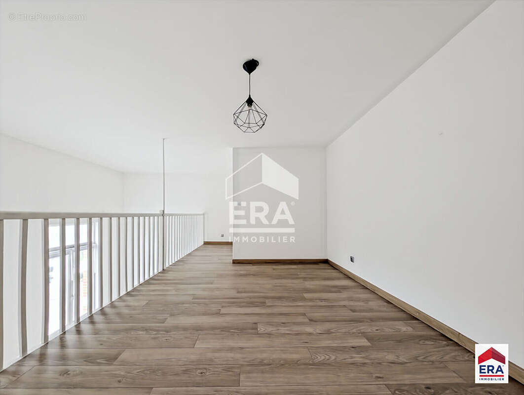 Appartement Duplex - 58 m² - Parking privatif - Cave - Roubaix Barbieux - photo 4