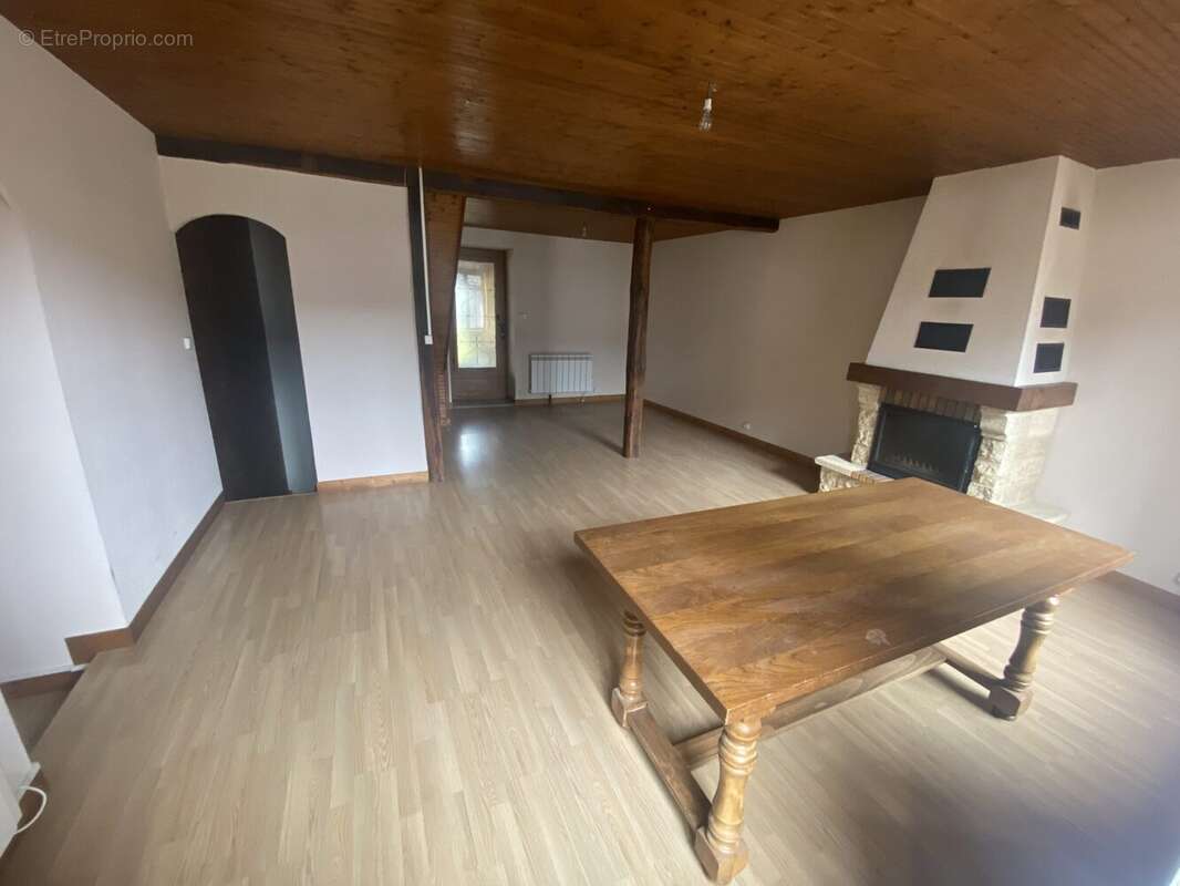 Maison à CHATEAUNEUF-LA-FORET