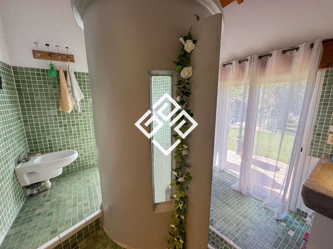 Villa d'exception au coeur d'un village prisé - photo 12
