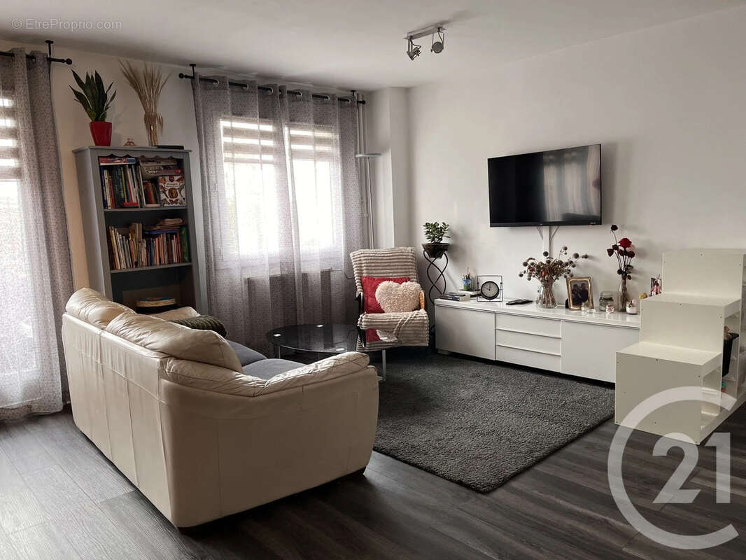 Appartement à SAINT-MAUR-DES-FOSSES