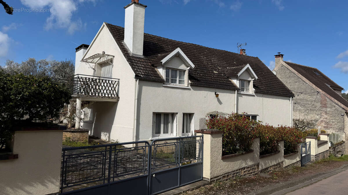 Maison de campagne situé à ASQUINS spacieuse au prix de 208  650 €. - photo 32