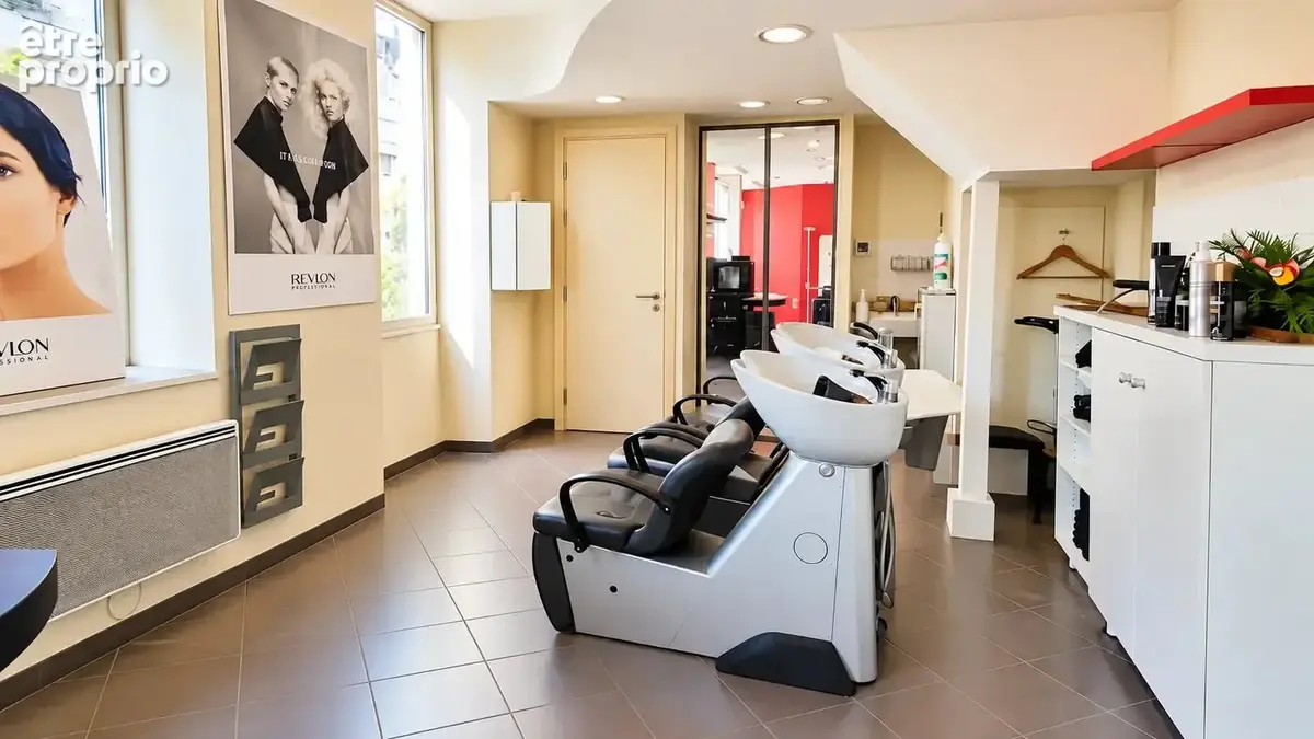 Salon de coiffure équipé & immeuble de rapport à fort potentiel - photo 4