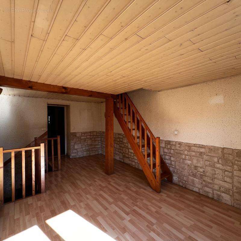 Maison 66 m² à Crolles  - photo 4