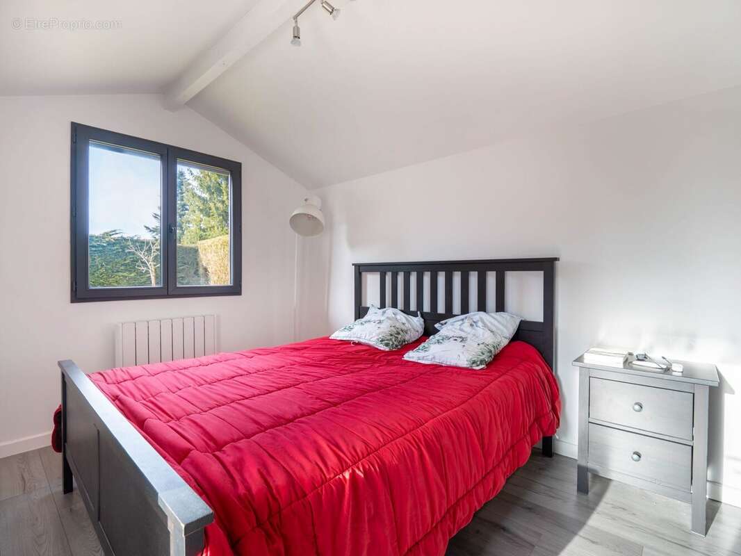 Chambre 1 - RDC - Maison à SAINT-PAUL-EN-CHABLAIS