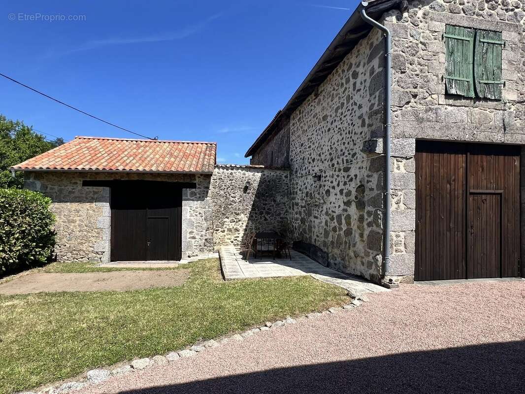 Charmante maison en pierre de deux chambres, granges et jardin - photo 4