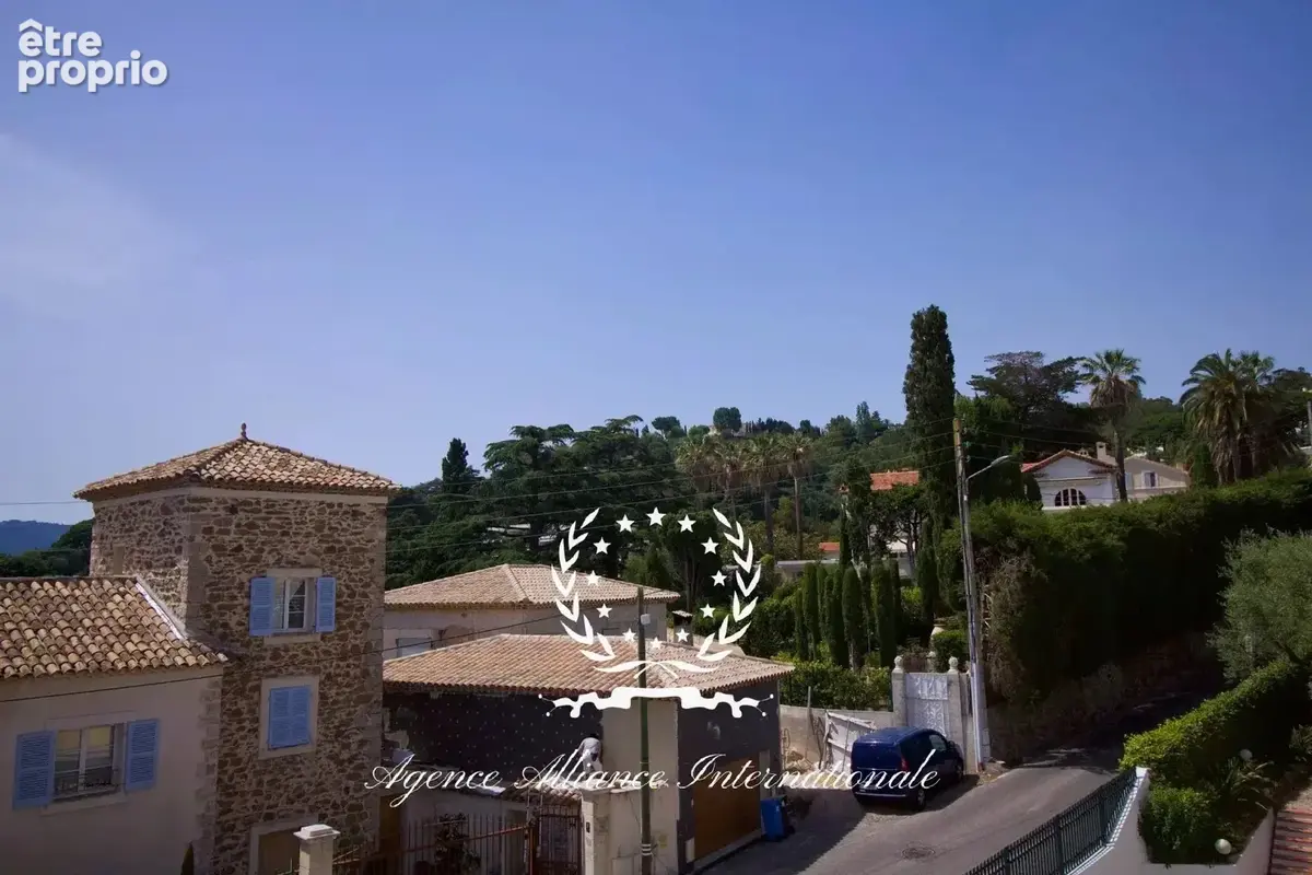 dernier étage - Magnifique studio + 20m2 de Terrasse - photo 8