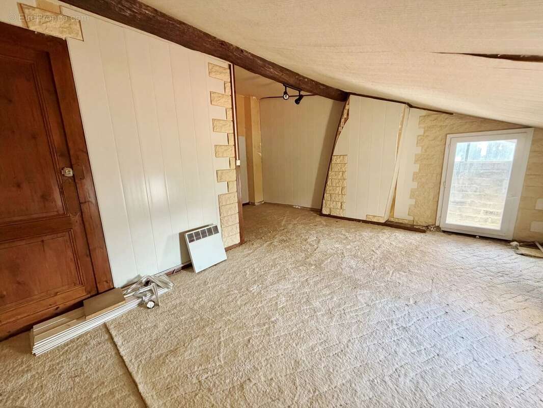 Maison à SAINT-CHRISTOLY-DE-BLAYE