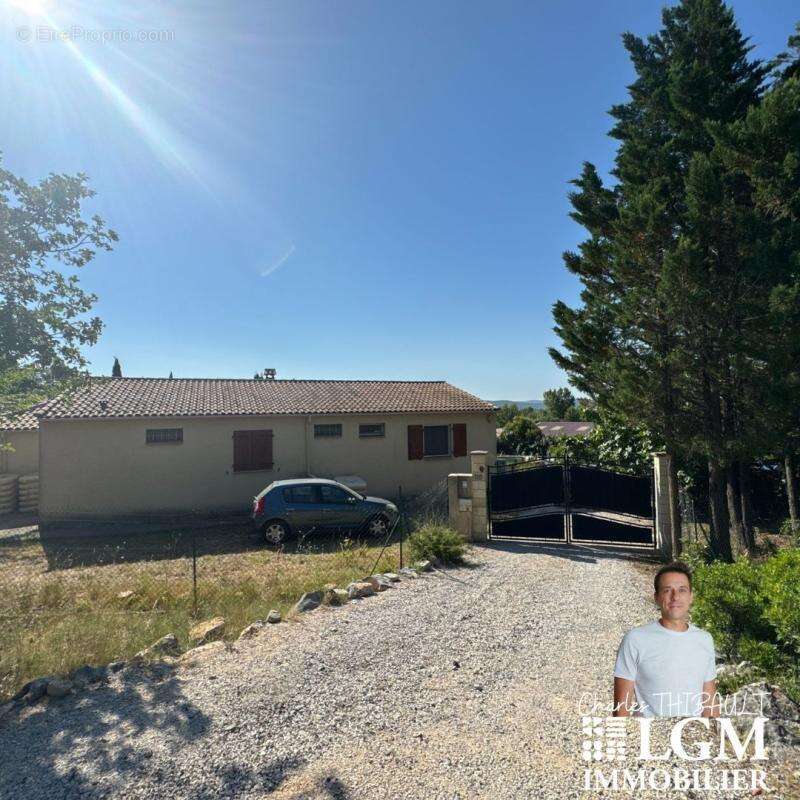 Maison familiale avec grand terrain, piscine et potentiel - photo 2