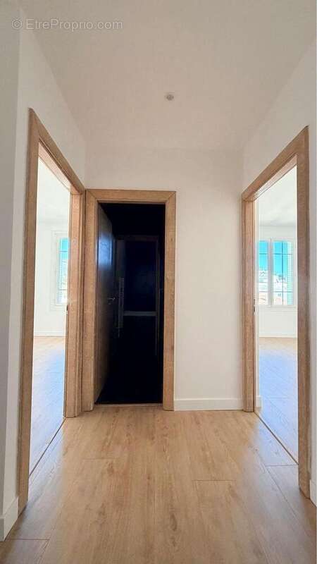   - Appartement à CANNES