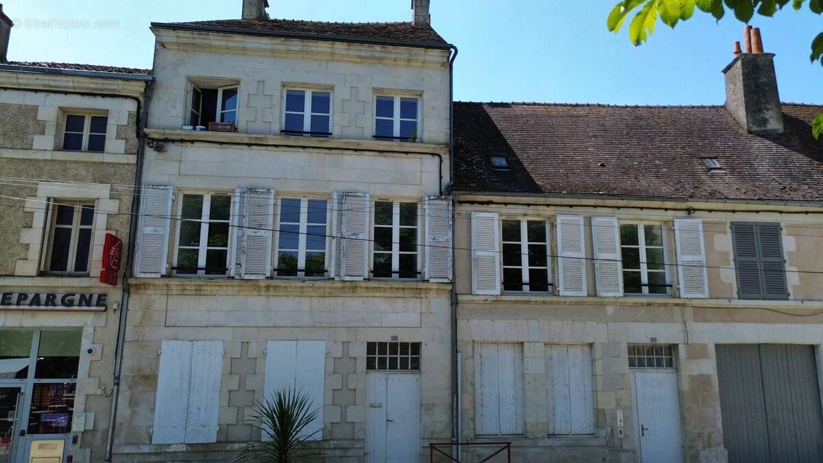 Immeuble à usage mixte à Saint-Savin – Emplacement idéal et revenue potentiel - photo 15
