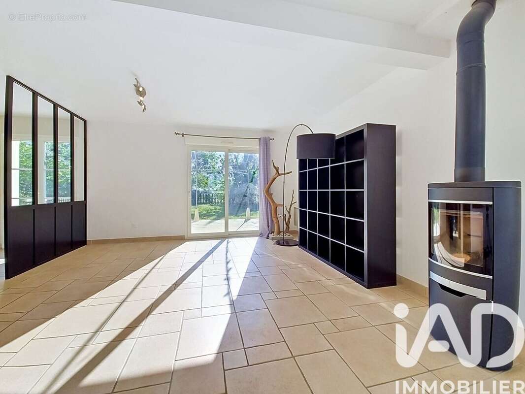 Maison 140 m² à Luynes  - photo 2