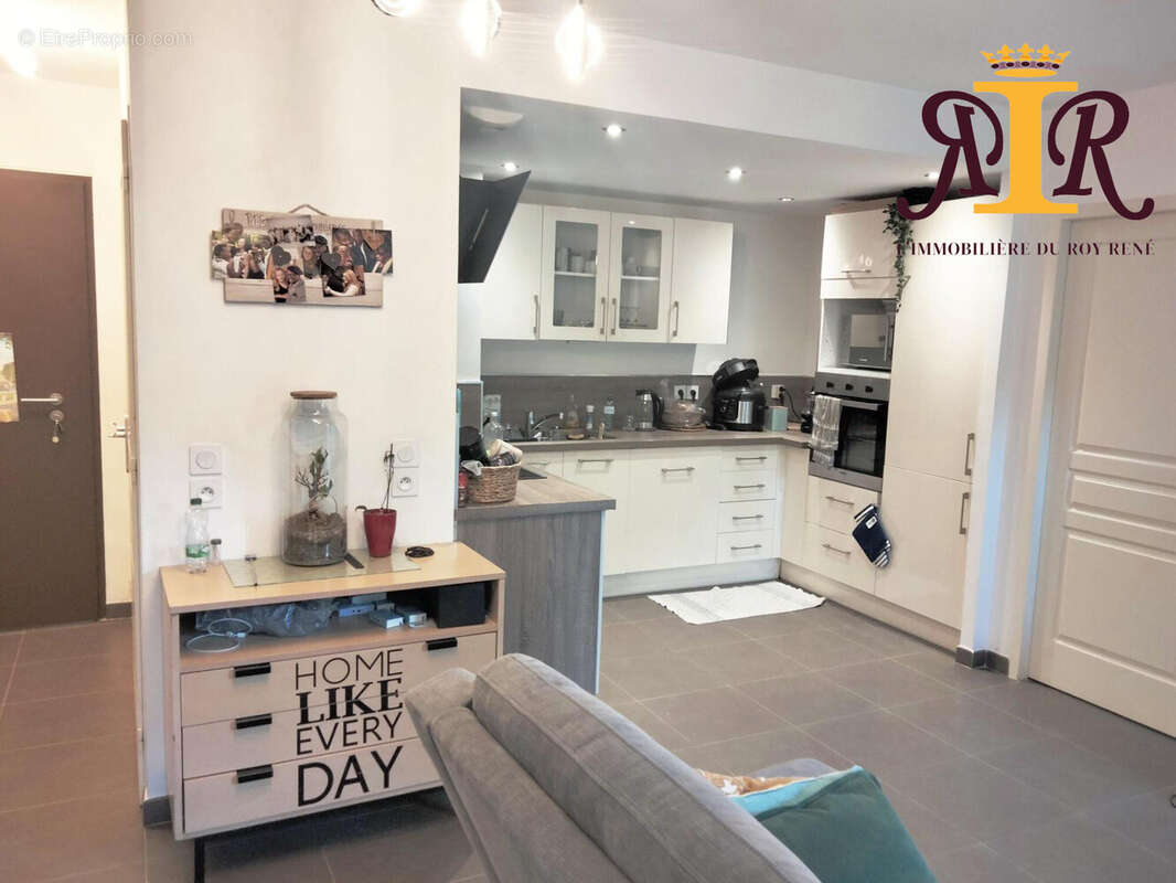 Appartement à CHATEAUNEUF-LE-ROUGE