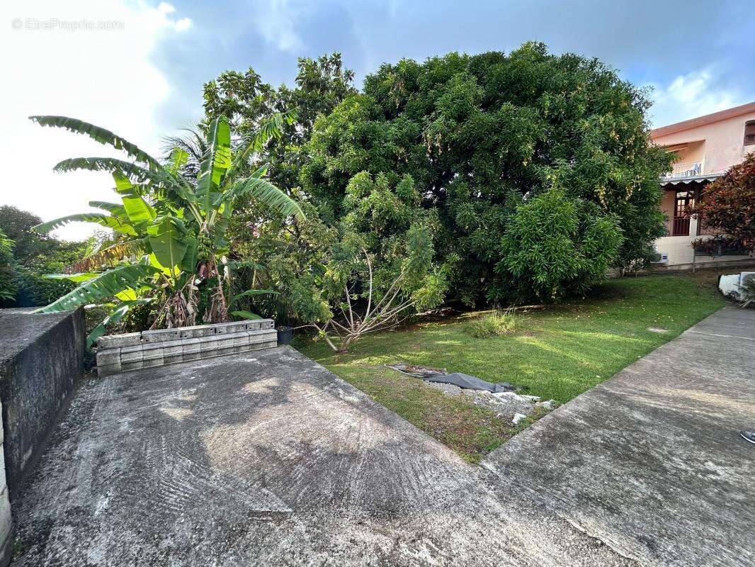 À VENDRE – Villa sur deux niveaux avec jardin et entrées indépendantes - photo 2