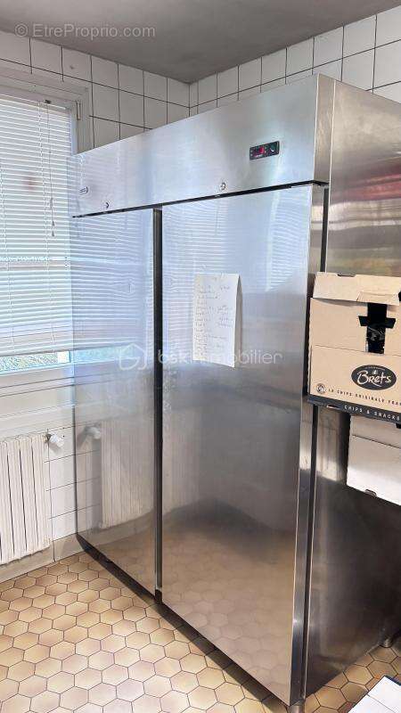 Commerce à SAINT-GEORGES-DE-NOISNE