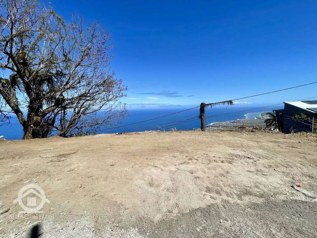 Terrain à SAINT-LEU