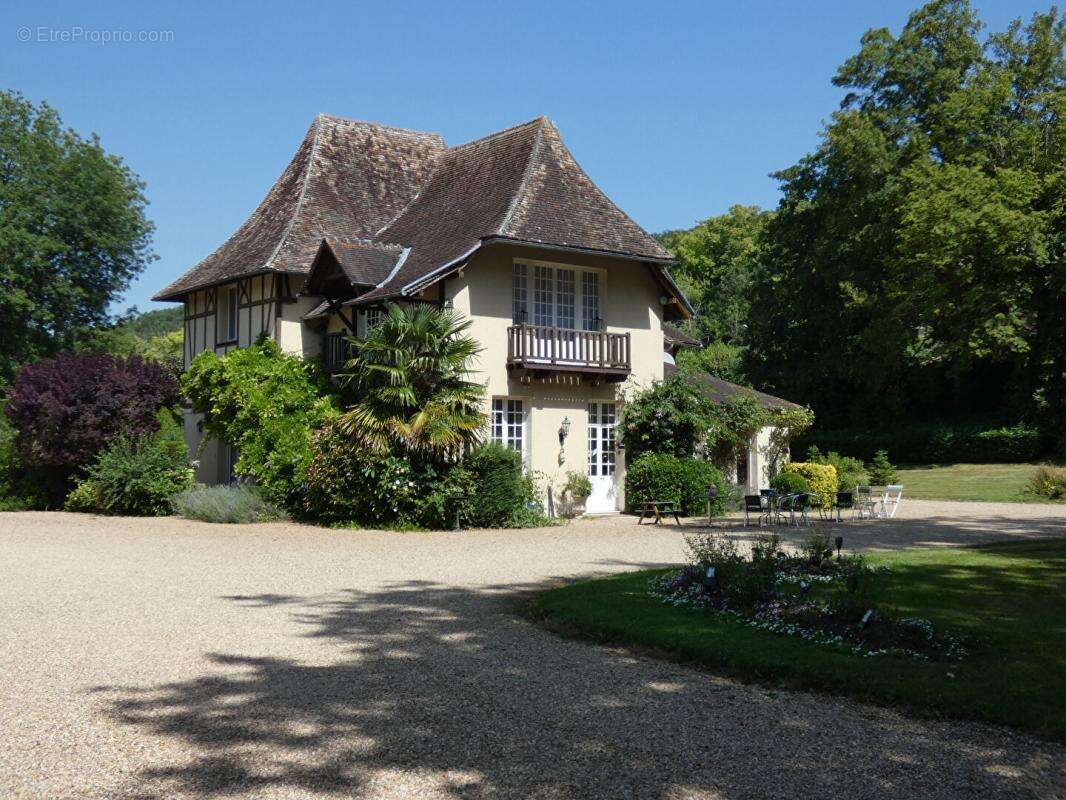 Maison à CHERISY