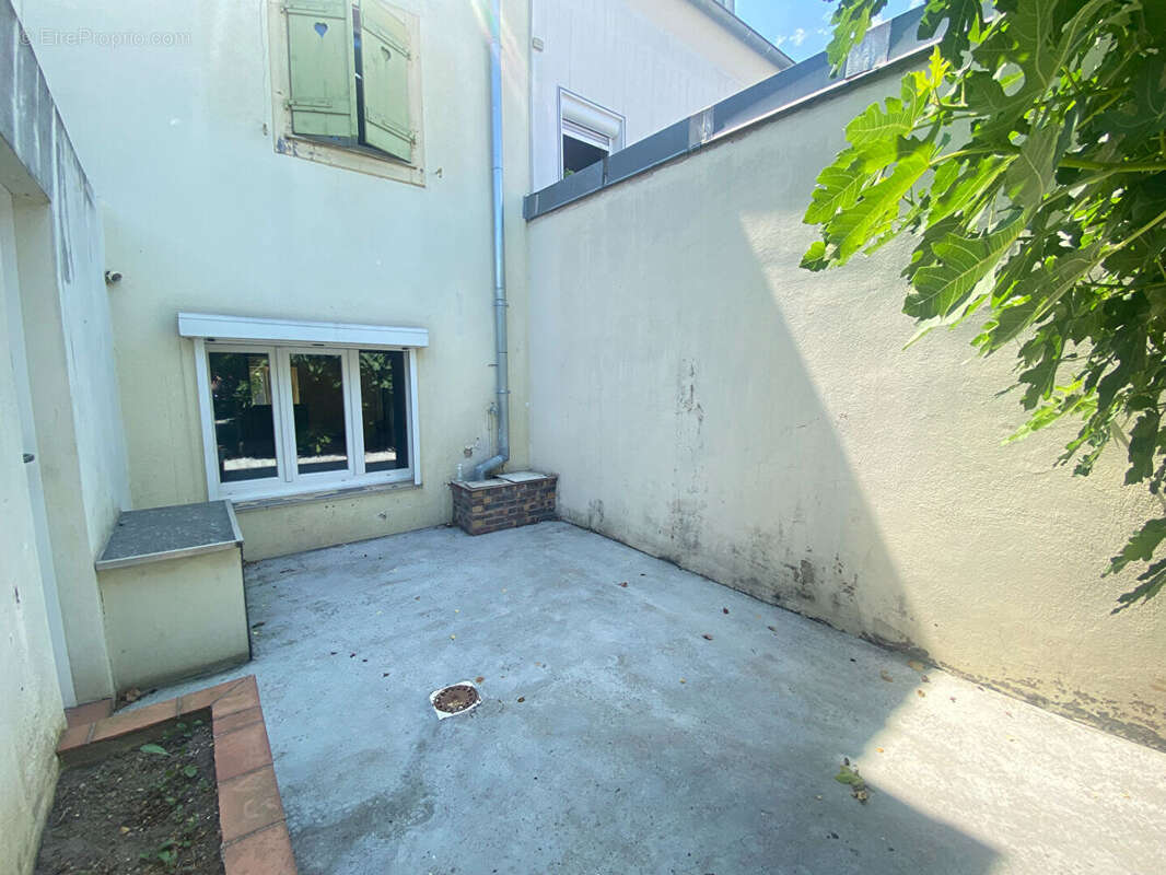 Maison à vendre à Brunstatt - 5 pièces, au calme - terrasse et jardinet - cave - photo 2