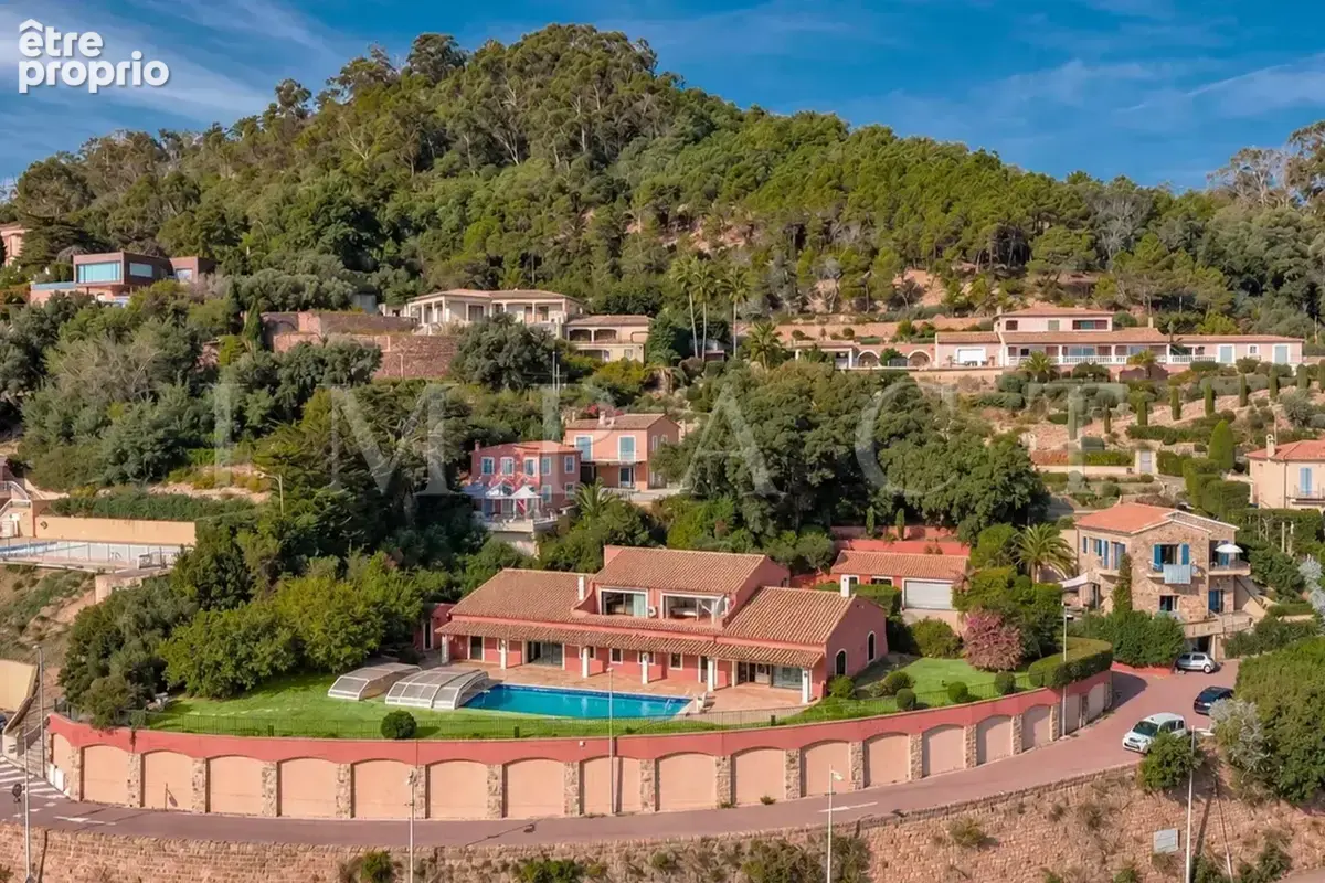 Théoule-sur-Mer – Villa à rénover face à la mer - photo 3